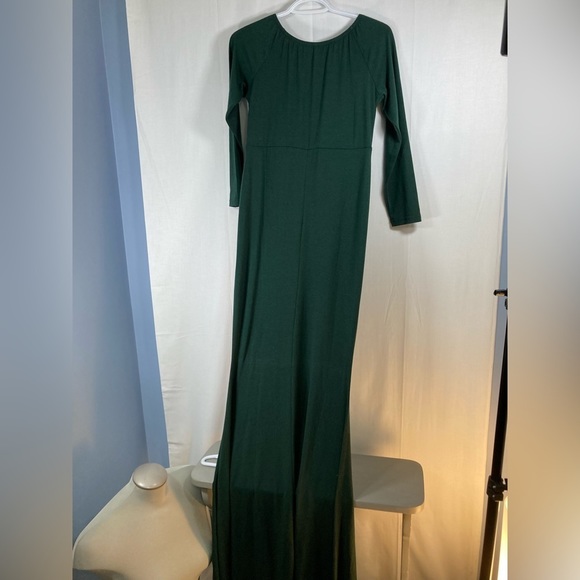 Gorgeous long, stretchy maternity photoshoot gown size small - Picture 10 of 12